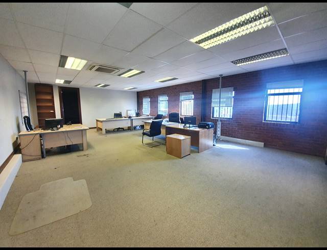 1,929M² WAREHOUSE TO LET IN CROWN